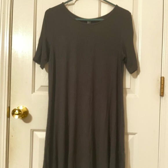 3/$15 Forever 21 Black T-Shirt Dress - Picture 2 of 6